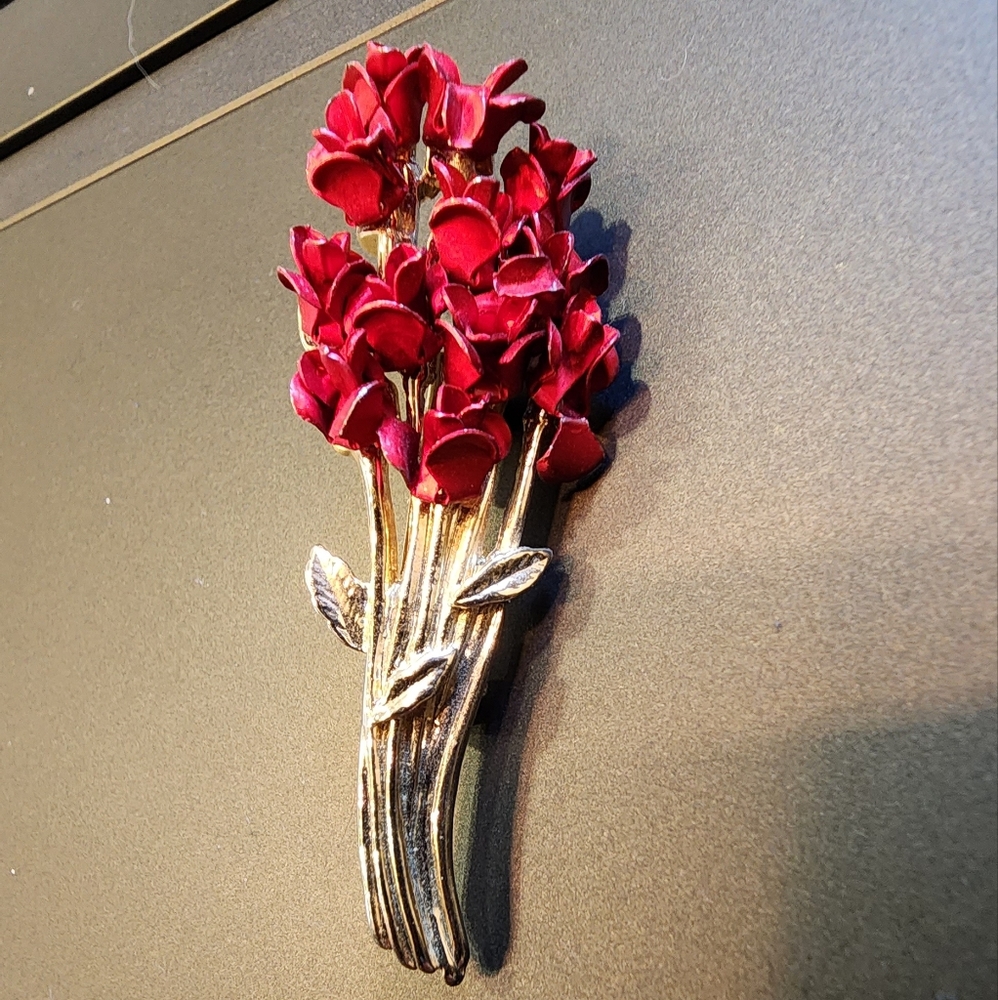 Danbury Mint signed vintage red roses bouquet brooch